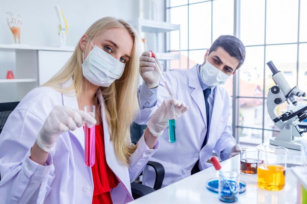 Probowka Naukowiec Przeprowadza Badania W Tle Analizy Laboratoryjnej
